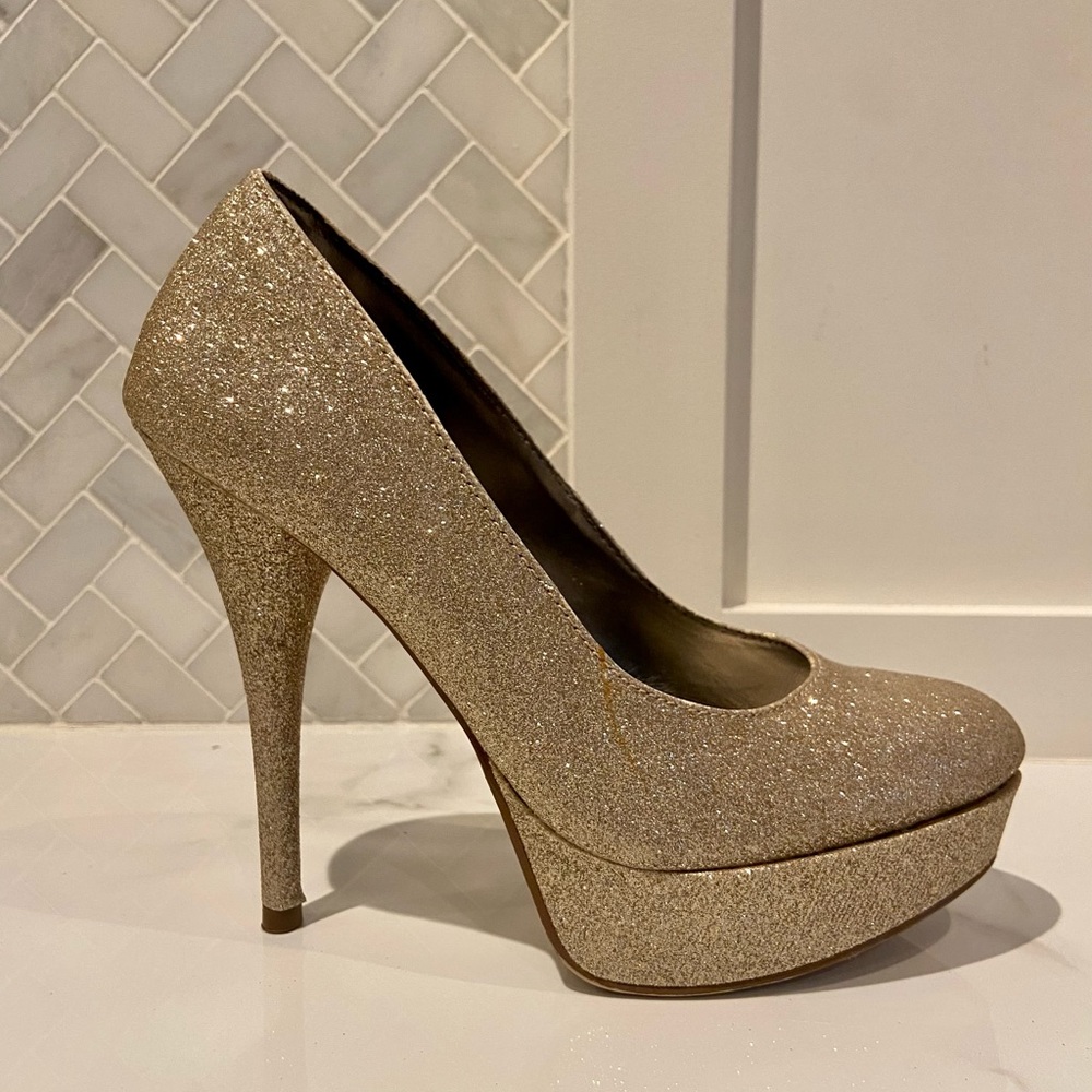 NEW! Sky-High Gold Heels, Size 8